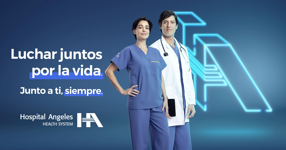 Planeta tierra con un astronauta flotando sobre él, con el logo de Hospital Angeles Health System de color blanco y azul